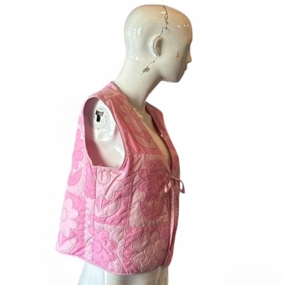 UO Kimichi Blue Pink Floral Quilted Liner  Vest Size Medium - Picture 6 of 13